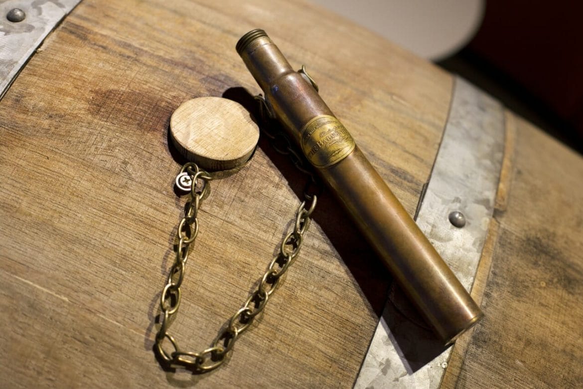 Copper dog whisky pipette
