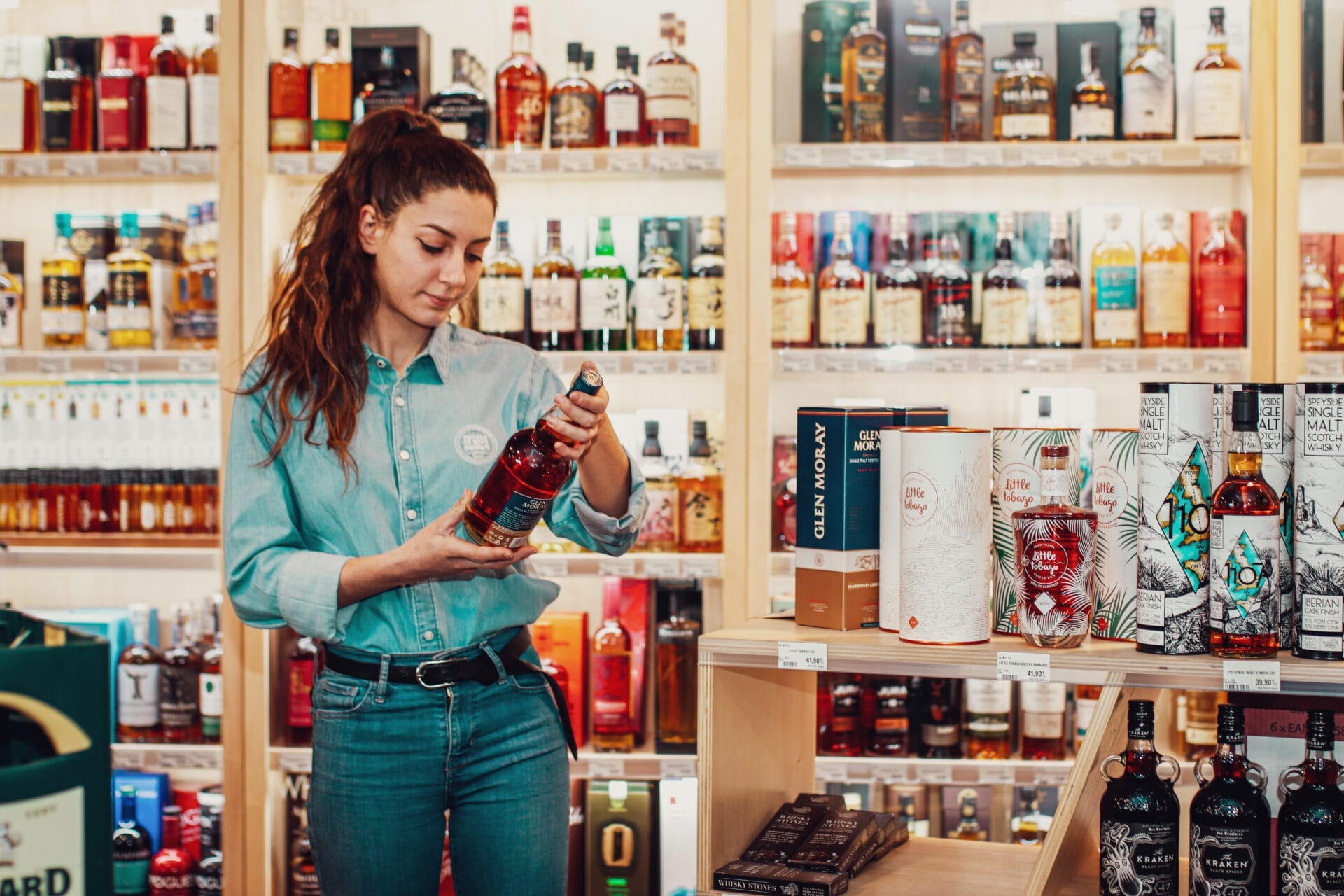 Plongez dans l’expérience V and B, où convivialité et dégustation riment avec qualité.